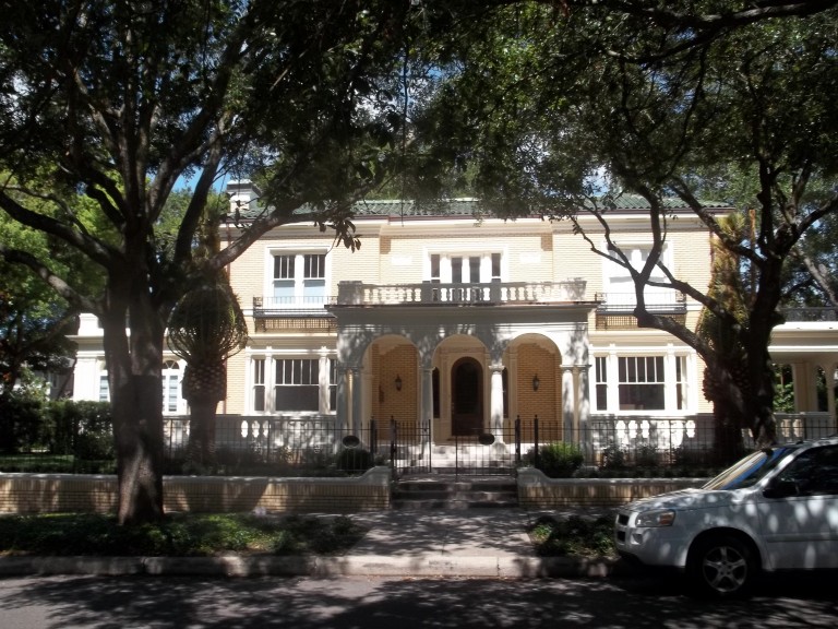 Hyde Park Tampa’s Upscale Neighborhood